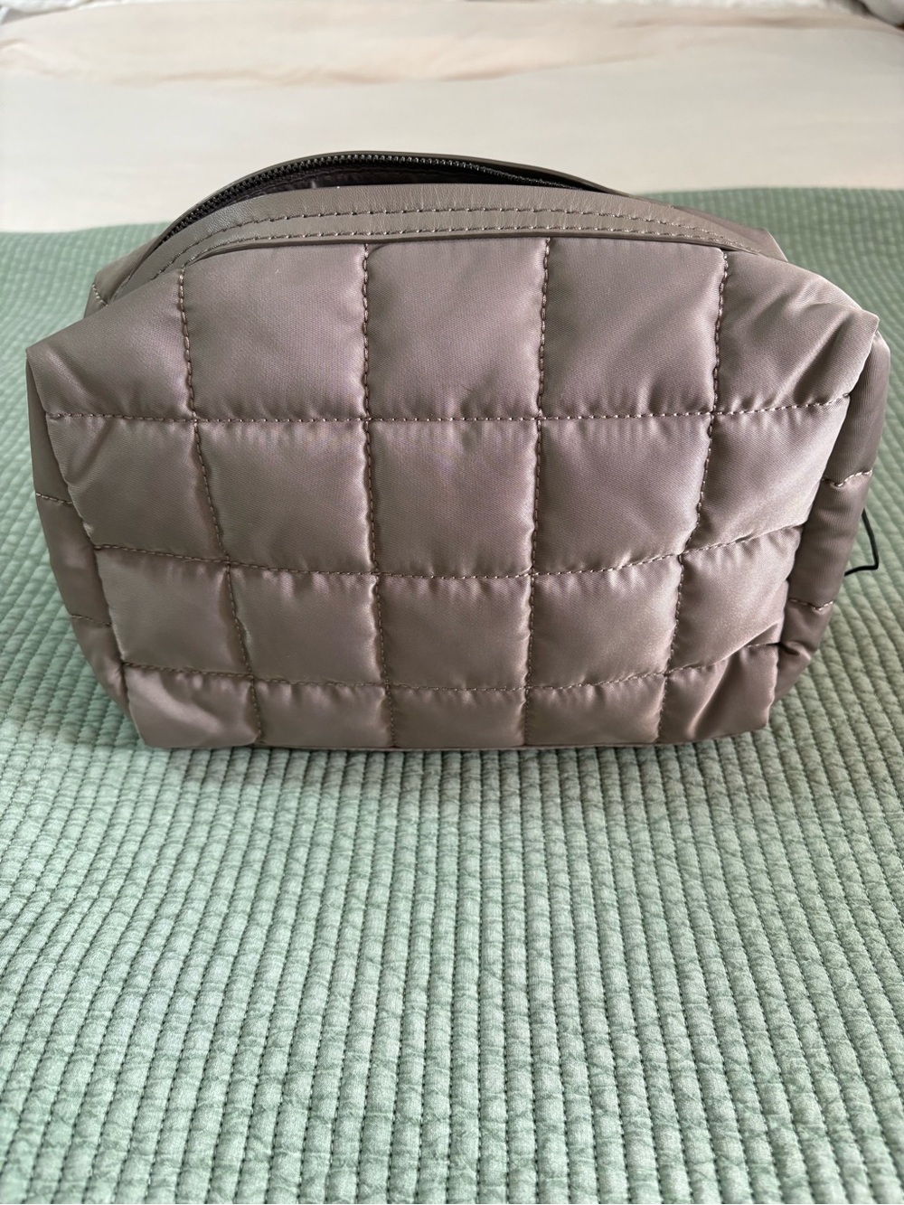 Massimo Dutti Quilted Toiletry Pouch in Taupe